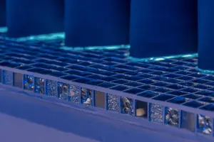 블루 모자이크로 완성한 프리미엄 홀덤펍 인테리어